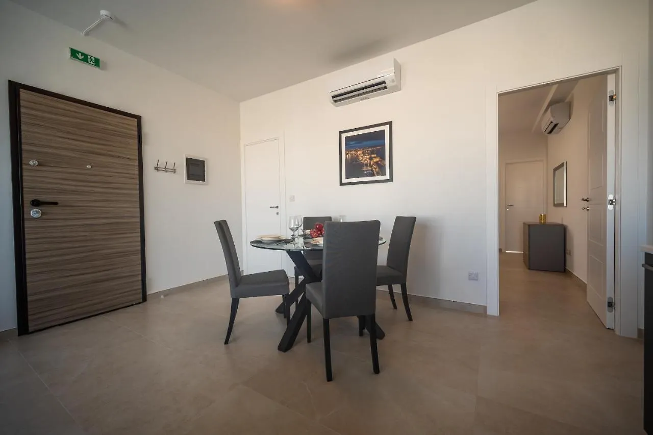 The Address Seafront Suites With Hot Tub Pieta Apartment
