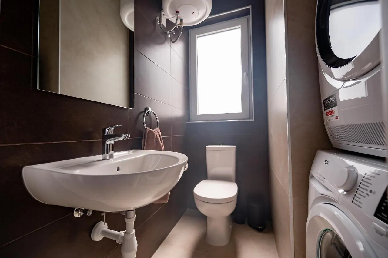 The Address Seafront Suites With Hot Tub Pieta Apartment
