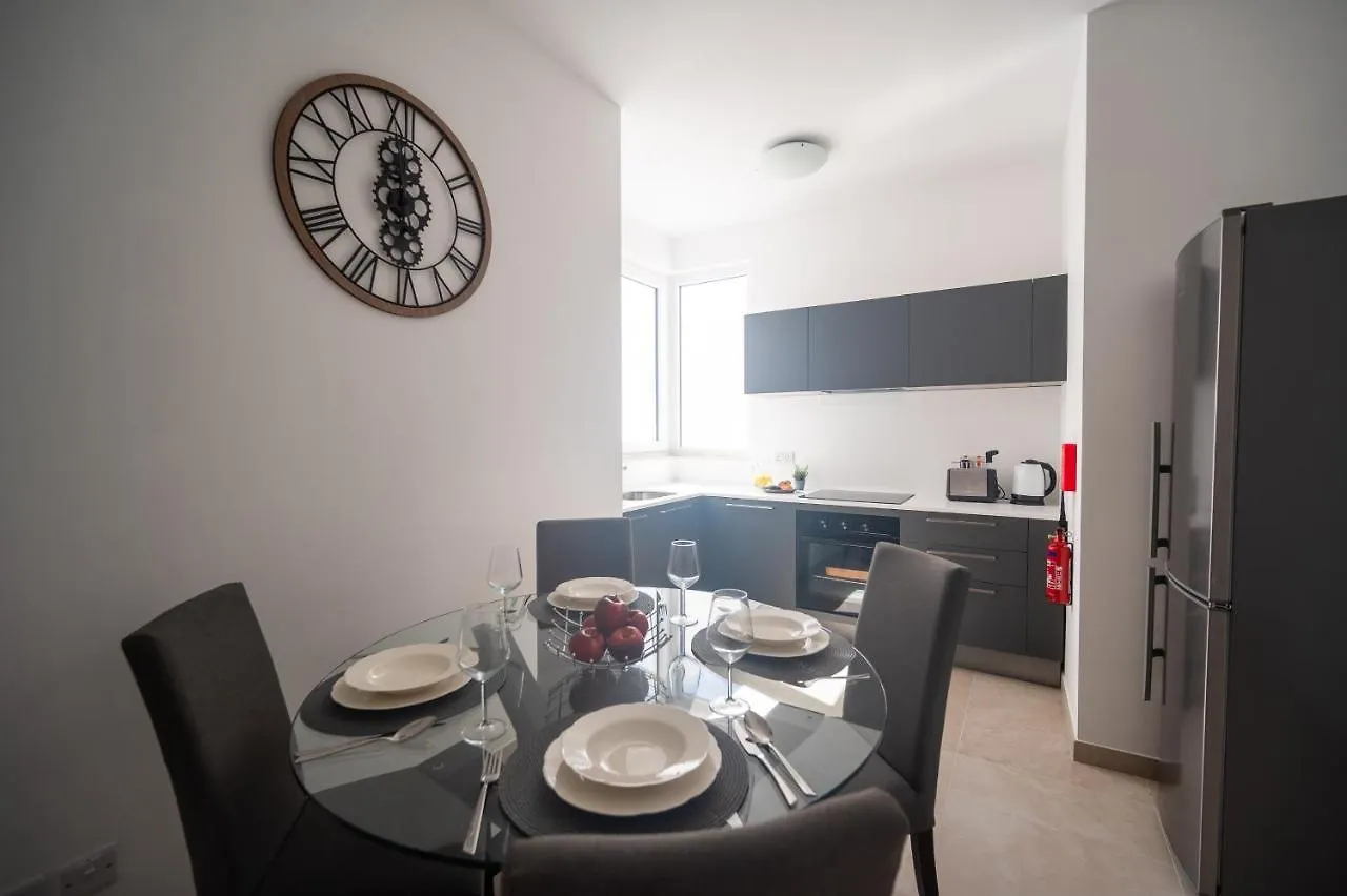 The Address Seafront Suites With Hot Tub Pieta Apartment